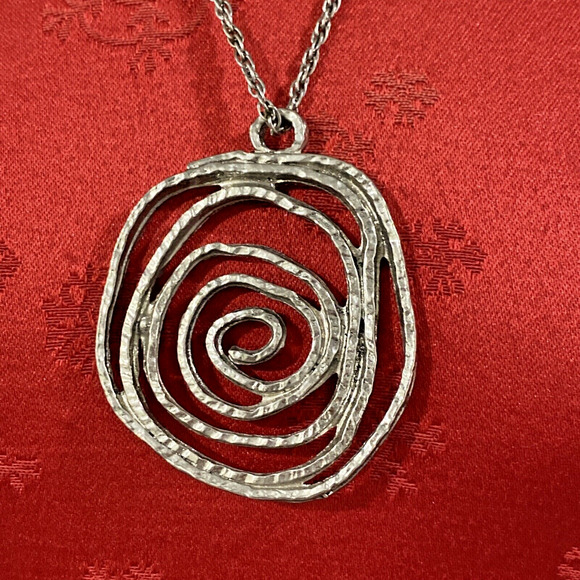 Vintage Silver Chain Necklace Mod 1970's Textured Modern Art Abstract Pendant - Picture 1 of 8